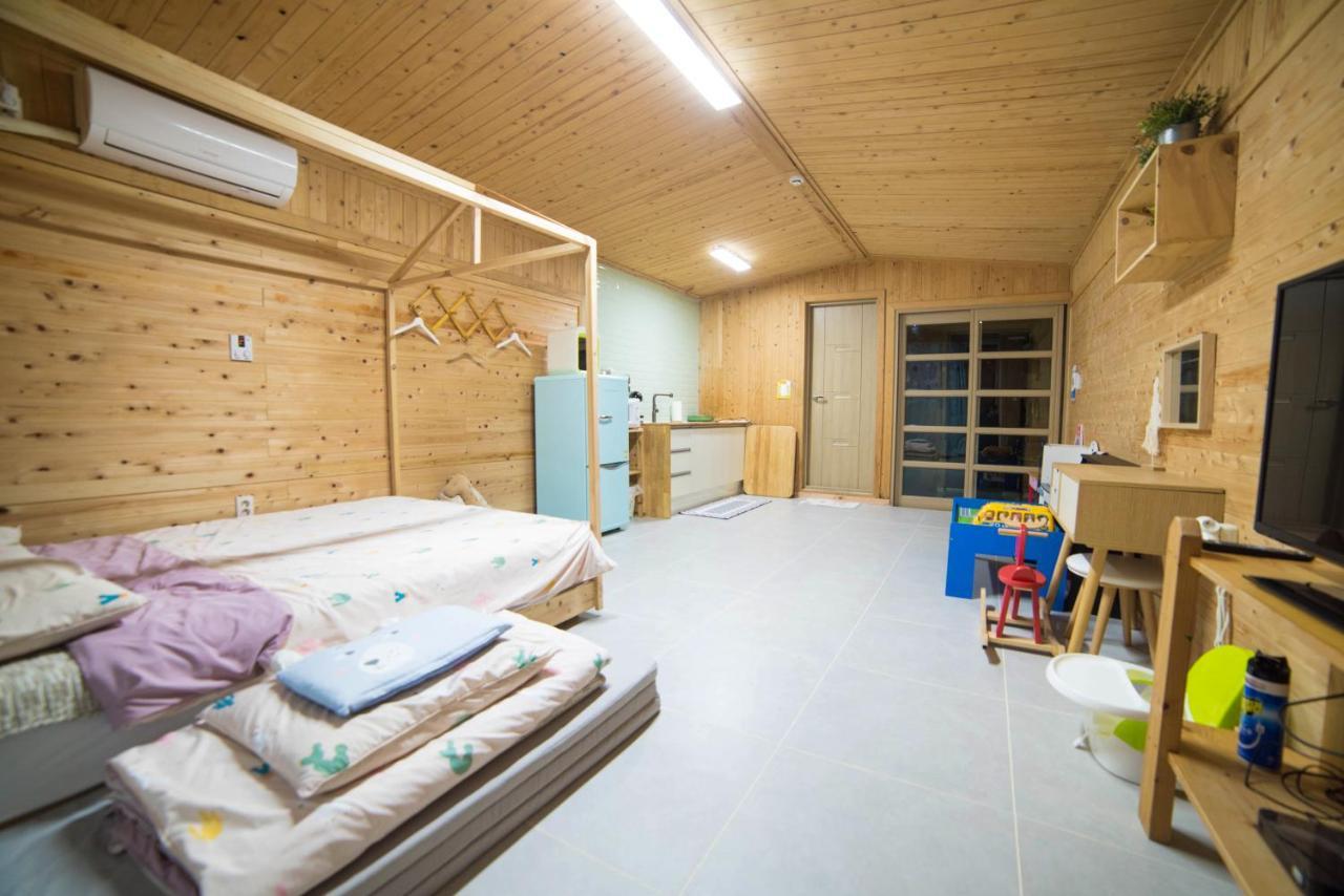 Jeju Sunflower Pension Seogwipo Eksteriør bilde